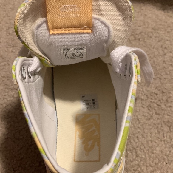 Groovy 70’s Hi-Tops - Picture 5 of 5